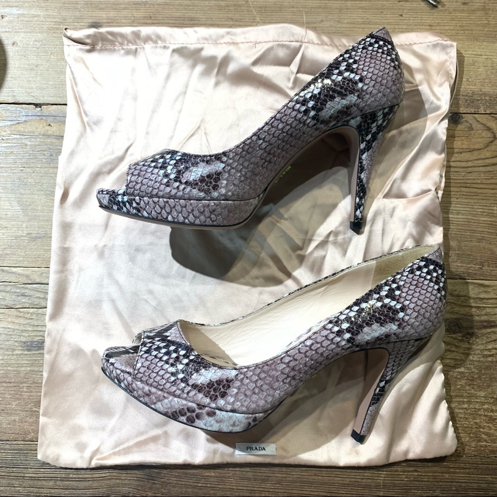Prada St. Pitone Roccia Python Print Peep Toe Pum… - image 8